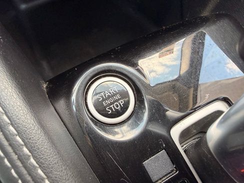 Used 2019 Nissan Kicks SV FWD image 21