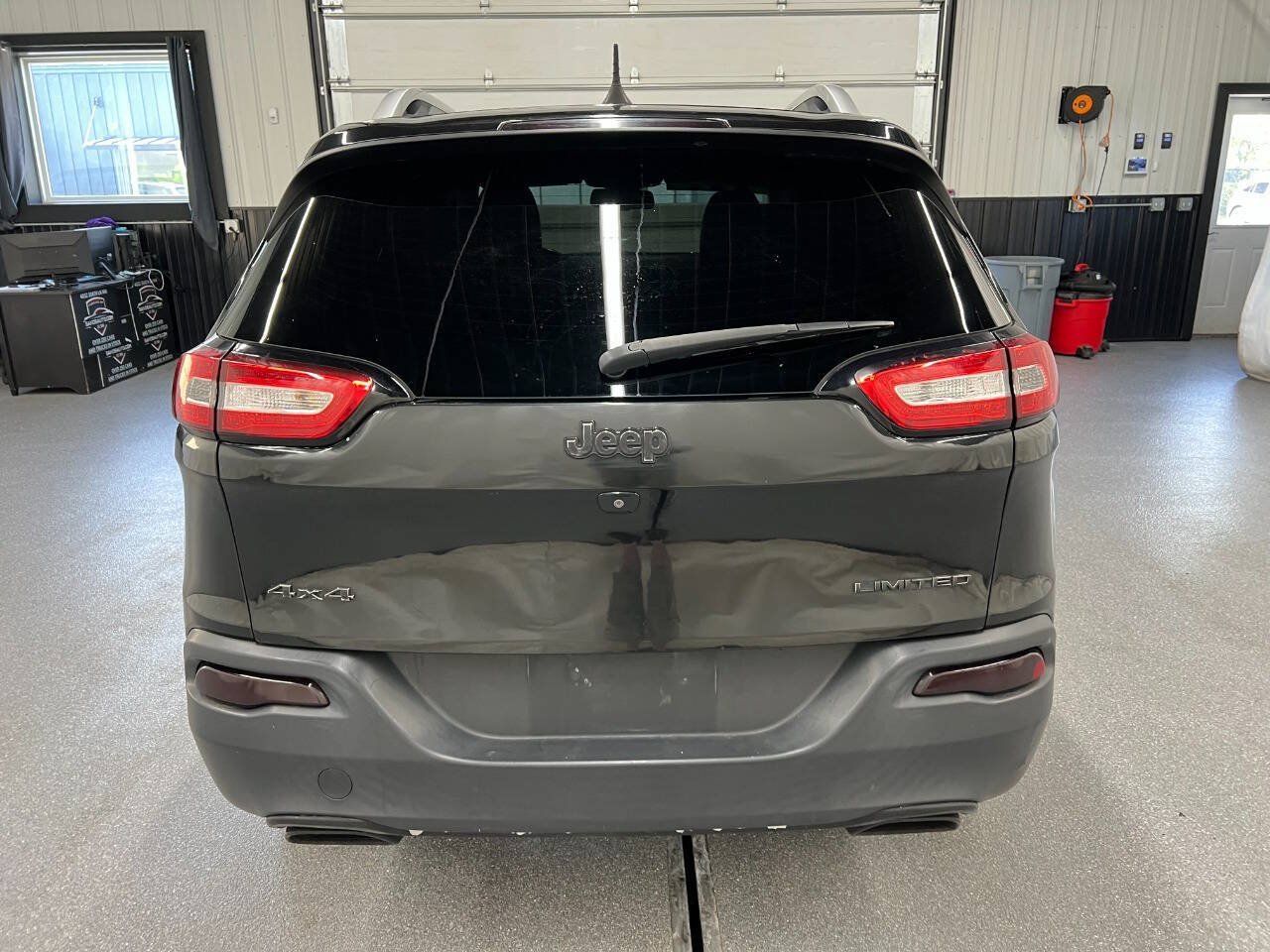 Used 2016 Jeep Cherokee Limited AWD/4WD image 5