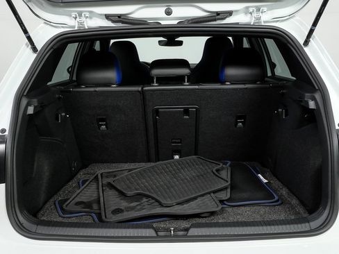 Used 2023 Volkswagen Golf R image 30