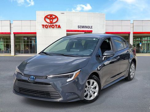 Used 2025 Toyota Corolla LE FWD image 1