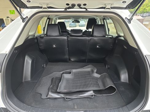 Used 2020 Toyota RAV4 LE FWD image 13