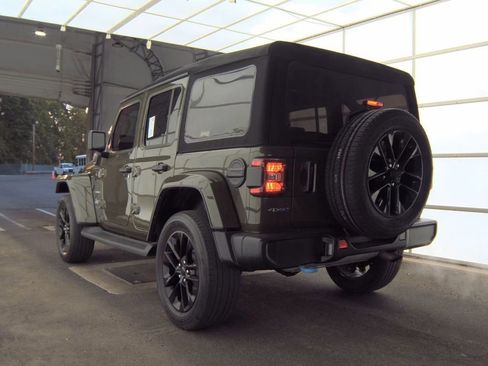 Used 2022 Jeep Wrangler Unlimited Sahara AWD/4WD image 4