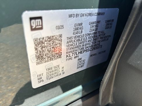 Used 2025 Chevrolet Trax LT FWD image 28