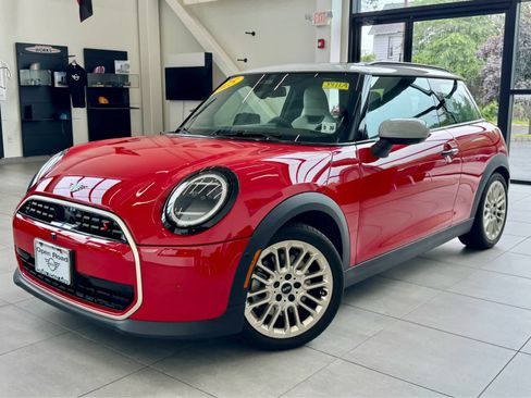 Used 2025 MINI Cooper S FWD image 1