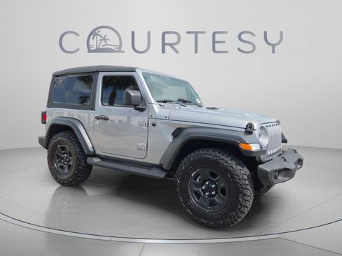 Used 2018 Jeep Wrangler Sport AWD/4WD image 7