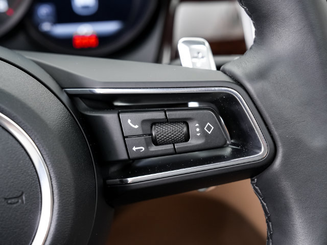 Certified 2026 Porsche Macan AWD/4WD image 15