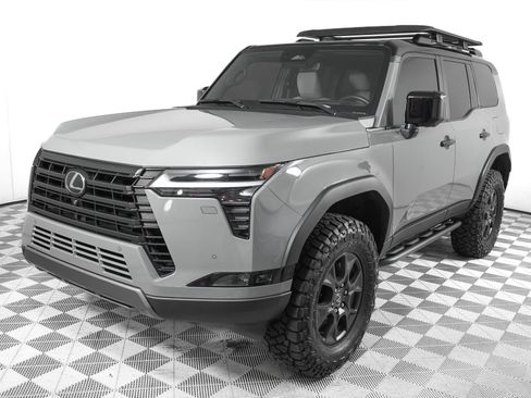 Used 2024 Lexus GX 550 AWD/4WD image 7