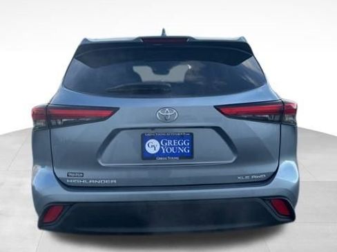 Used 2021 Toyota Highlander XLE image 6