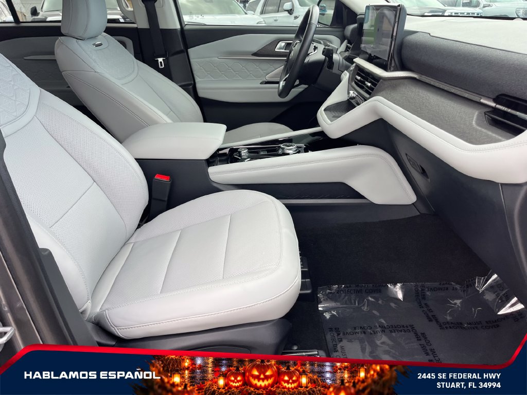 Used 2025 Ford Explorer Platinum w/ Ultimate Package AWD/4WD image 19