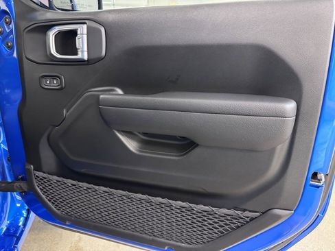 Used 2024 Jeep Gladiator Sport image 25