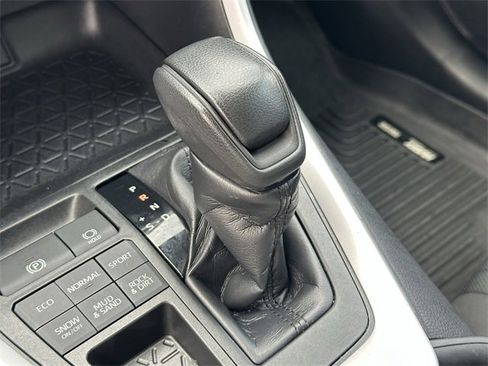 Used 2020 Toyota RAV4 XLE image 22