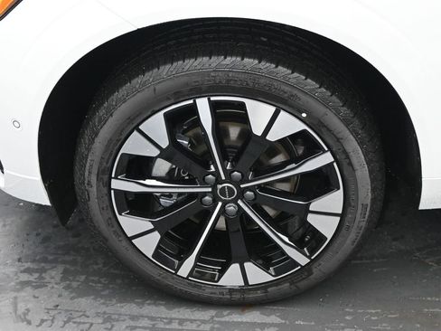 New 2026 Volvo XC60 B5 Plus w/ Protection Package Premier AWD/4WD image 4