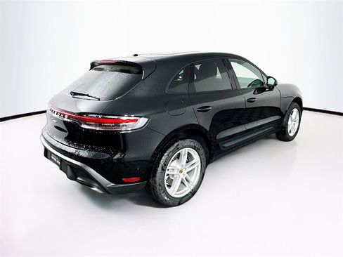 Certified 2025 Porsche Macan image 9