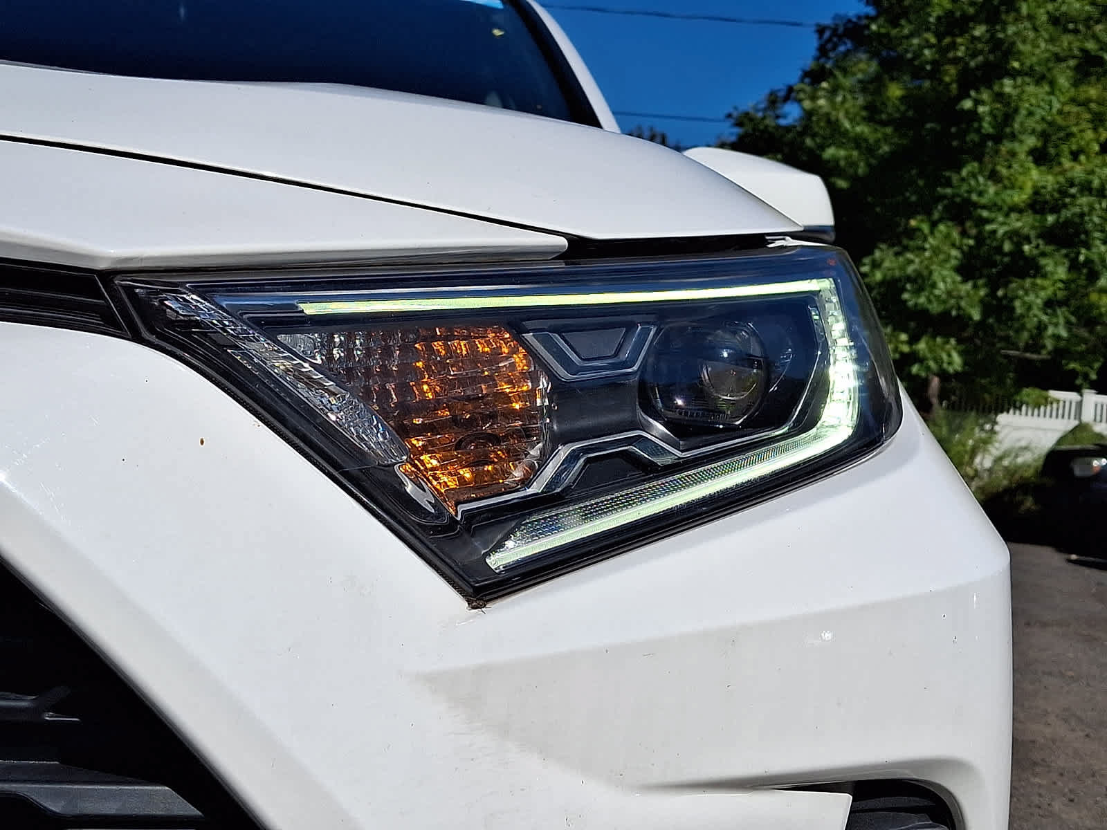 Used 2019 Toyota RAV4 XLE w/ Carpet Mat Package AWD/4WD image 4