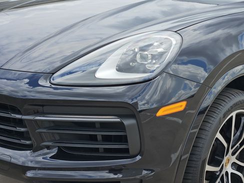 Certified 2022 Porsche Cayenne AWD/4WD image 12