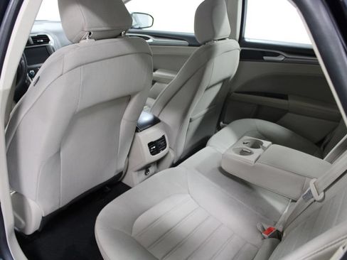 Used 2020 Ford Fusion SE FWD image 24