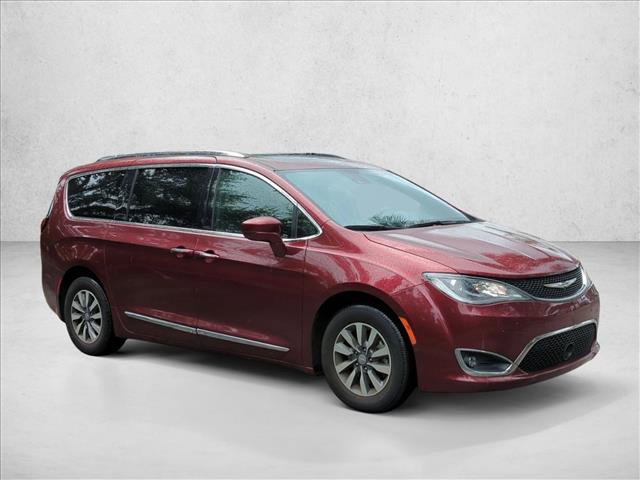 Used 2020 Chrysler Pacifica Touring-L FWD image 3