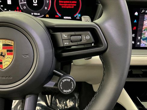 Used 2024 Porsche Cayenne AWD/4WD image 12