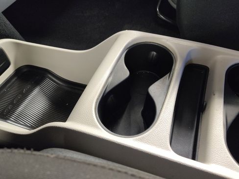 Used 2022 Chrysler Voyager LX image 26