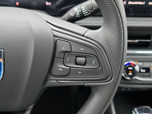 New 2026 Buick Envista Preferred FWD image 18
