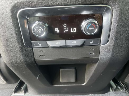 Used 2025 Chevrolet Suburban LT w/ Comfort Package AWD/4WD image 13