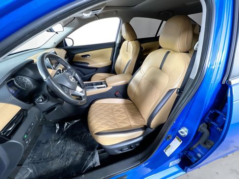 Used 2024 Nissan Sentra SV w/ SV Premium Package image 21