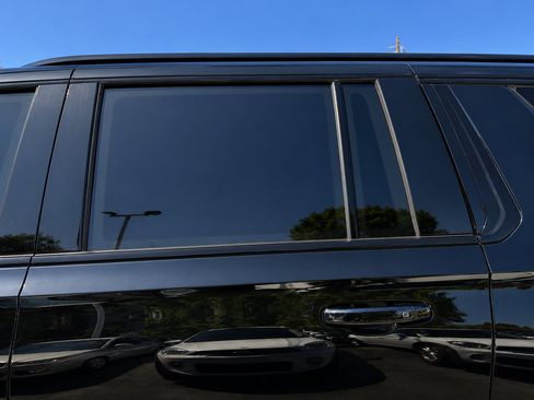 Used 2024 Chevrolet Suburban RST w/ Luxury Package AWD/4WD image 5