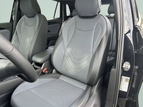 New 2026 Volkswagen Tiguan SE R-Line image 11