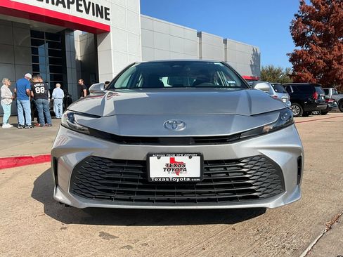 Used 2025 Toyota Camry LE image 4