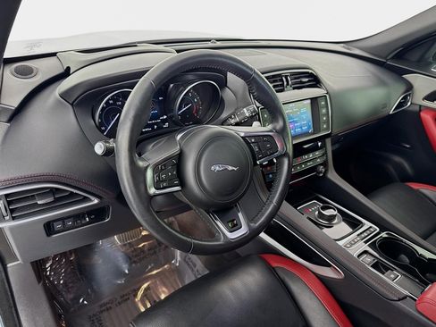 Used 2017 Jaguar F-PACE S image 10