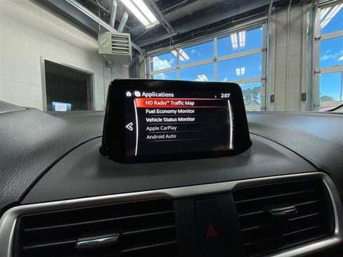 Used 2018 MAZDA MAZDA3 Touring FWD image 17