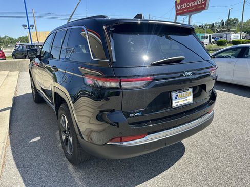 Used 2025 Jeep Grand Cherokee Limited 4xe AWD/4WD image 9