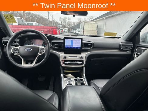 Certified 2022 Ford Explorer XLT w/ Equipment Group 202A image 5