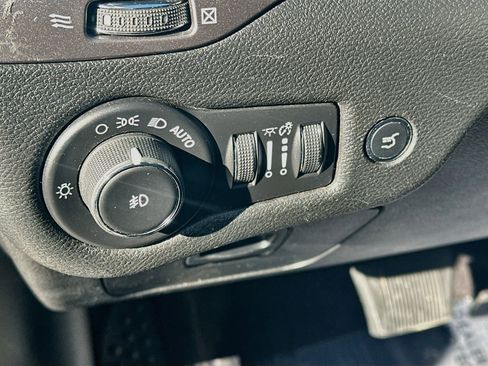 Used 2019 Jeep Cherokee Limited AWD/4WD image 17