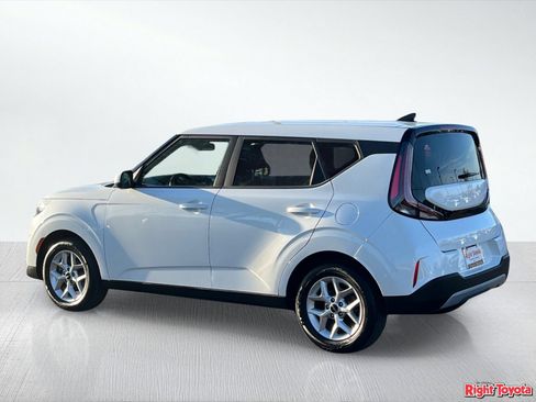 Used 2025 Kia Soul LX w/ LX Technology Package FWD image 4