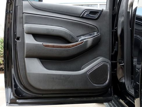 Used 2017 Chevrolet Suburban LT image 38