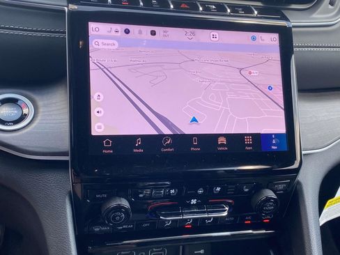 New 2025 Jeep Grand Cherokee Limited w/ Luxury Tech Group II RWD image 4