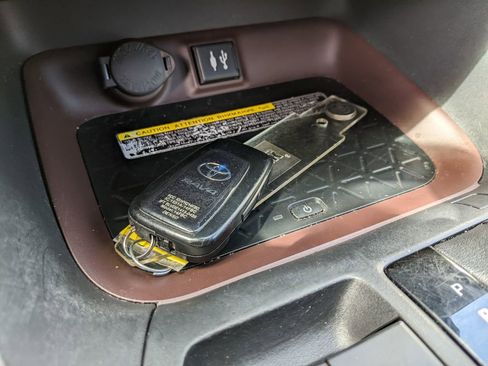 Used 2019 Toyota RAV4 Limited w/ Advanced Technology Package image 19