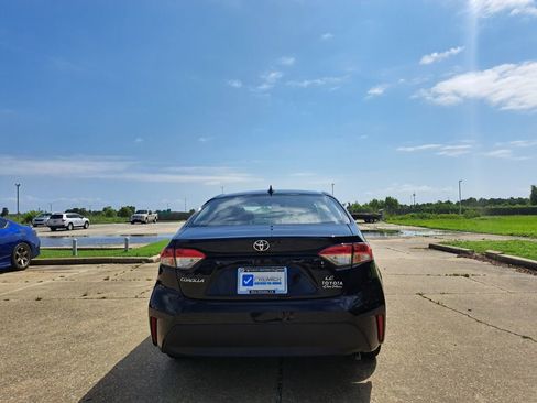 Used 2025 Toyota Corolla LE FWD image 6