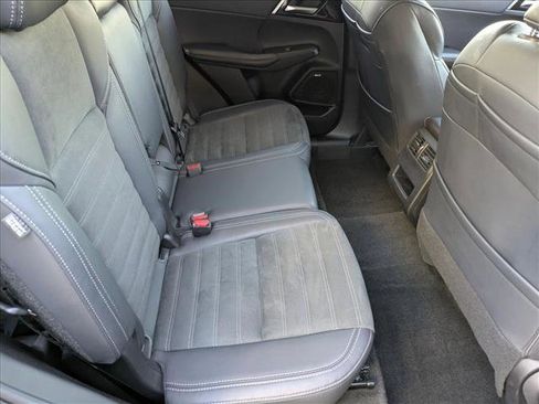 Used 2025 Mitsubishi Outlander SE image 19