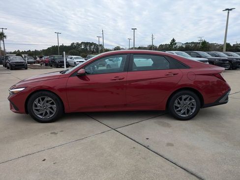 Used 2024 Hyundai Elantra SEL image 7