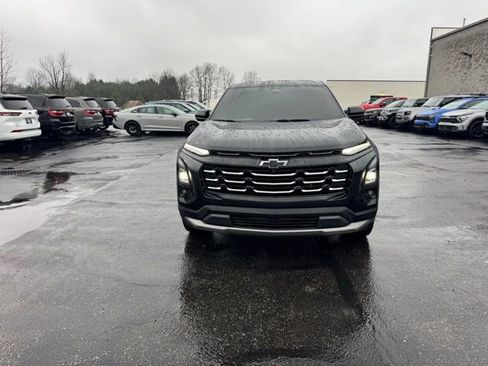 Used 2025 Chevrolet Equinox LT w/ Safety and Technology Package image 2