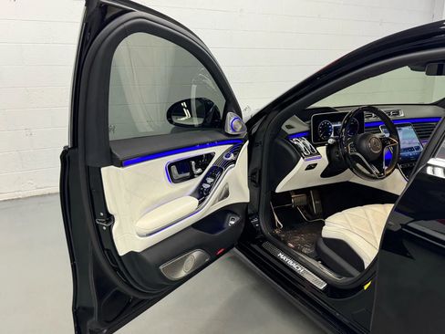 Used 2023 Mercedes-Benz Maybach S 680 4MATIC w/ Manufaktur Leather Package image 22