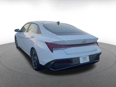 Used 2025 Hyundai Elantra Limited image 11