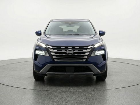 Used 2025 Nissan Rogue SV AWD/4WD image 2