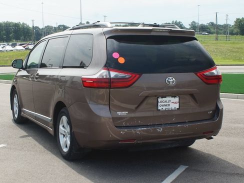 Used 2020 Toyota Sienna LE FWD image 12