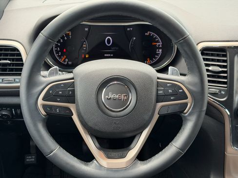 Used 2017 Jeep Grand Cherokee Laredo RWD image 23