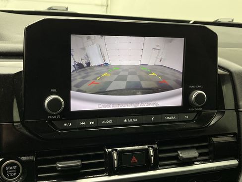 Used 2023 Nissan Pathfinder SV image 5