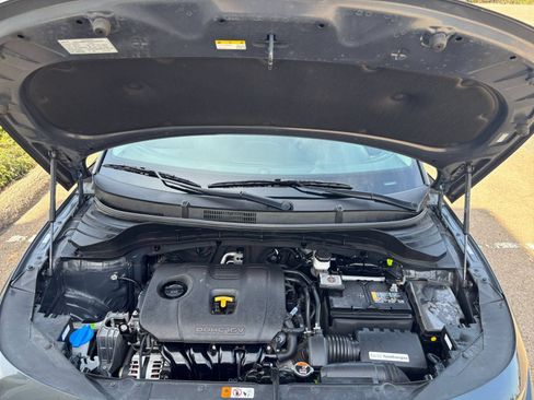 Used 2025 Kia Soul LX w/ LX Technology Package FWD image 30