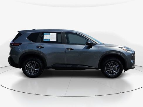 Used 2023 Nissan Rogue S image 4
